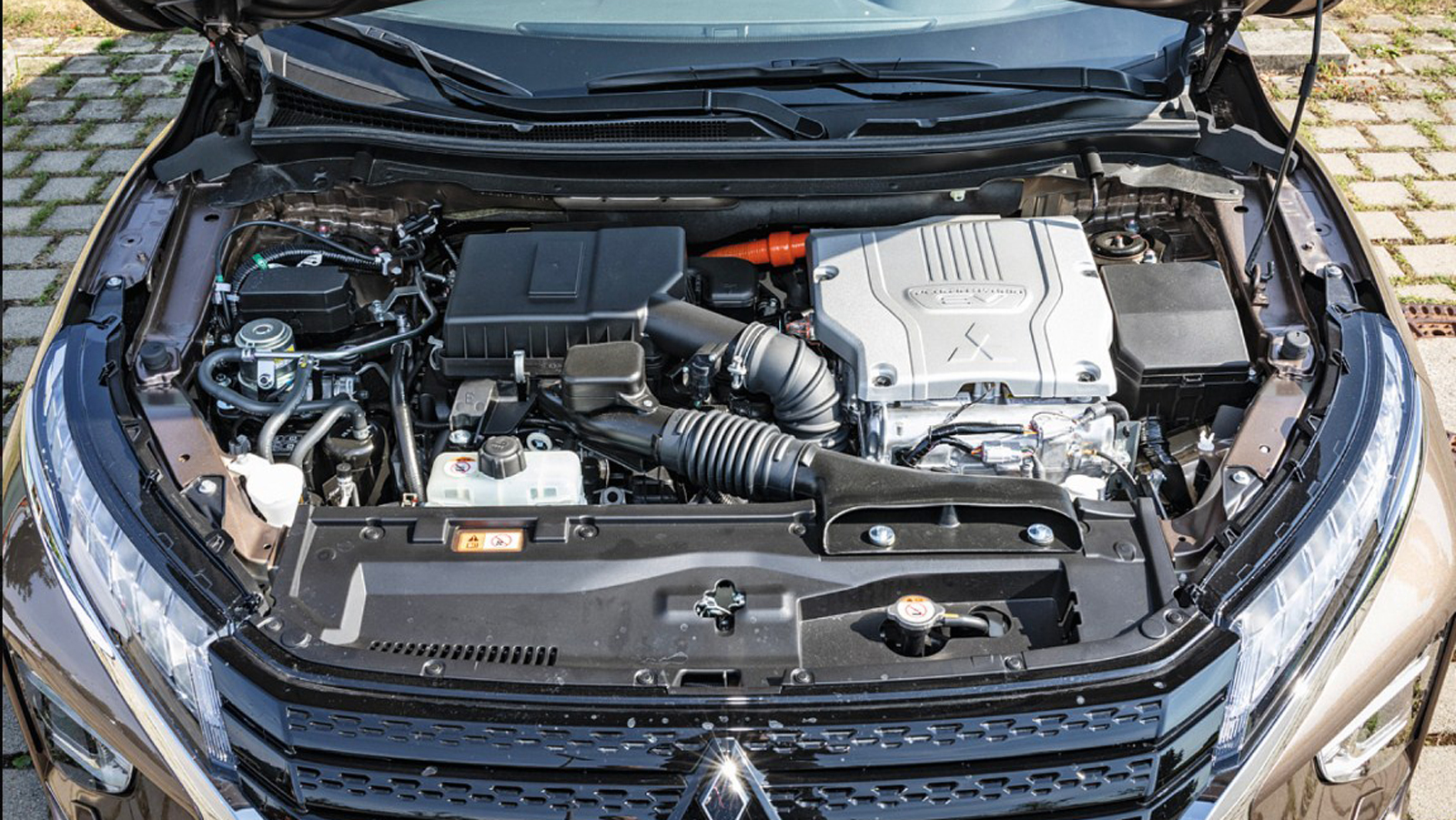 Οδηγούμε το Mitsubishi Eclipse Cross Plug-In